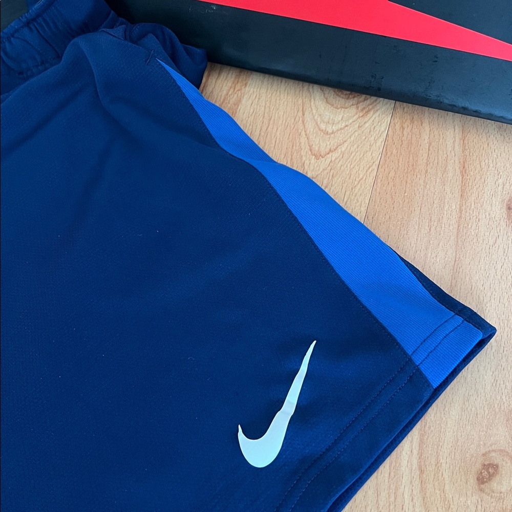 Nike Dri Fit Shorts  Size Large Three Pairs - Picture 11 of 14